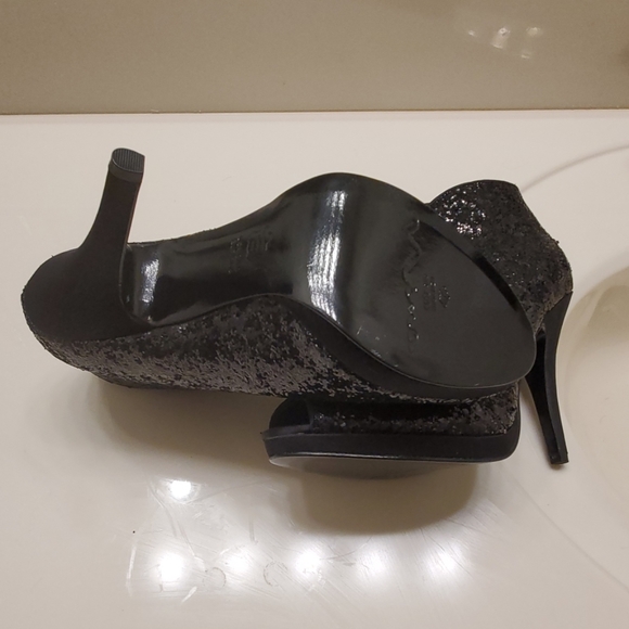 Shoe - Picture 3 of 3